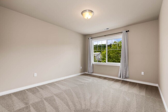 Building Photo - Spacious 5-Bedroom Home with Loft in Beautiful Carnation