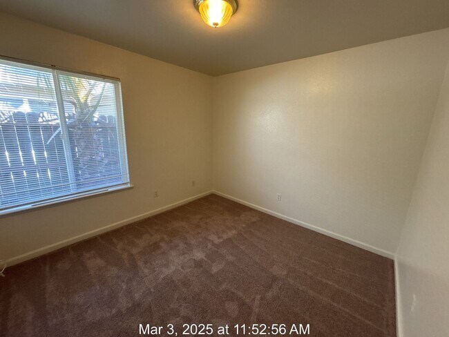 Building Photo - $400 MOVE IN BONUS! Fantastic 3 Bed, 2 Bat...