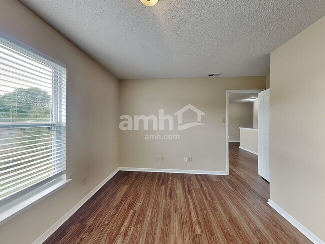 Building Photo - 6805 W Littleton Dr