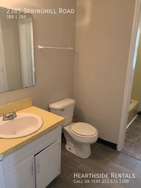 Building Photo - "Charming 3-Bedroom Home with Spacious Lay...
