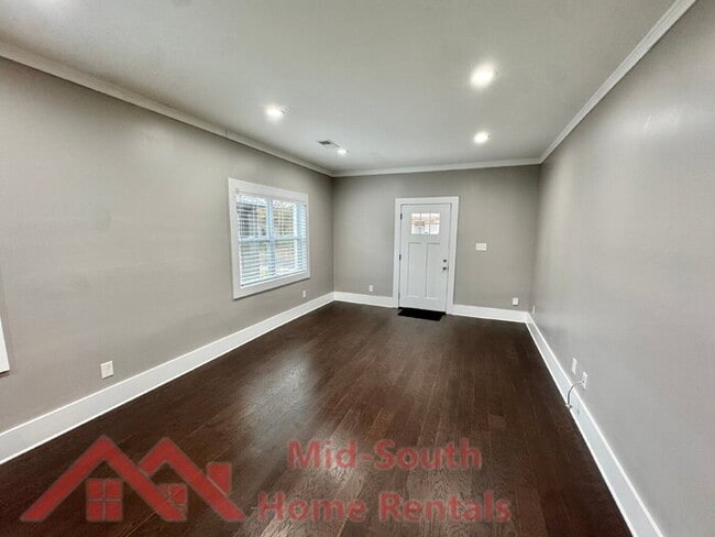 Building Photo - 1046 Tanglewood St