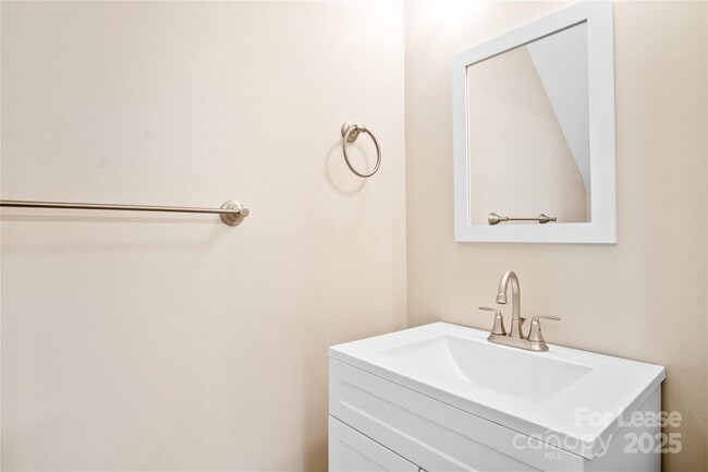 Building Photo - 8360 Chaceview Ct