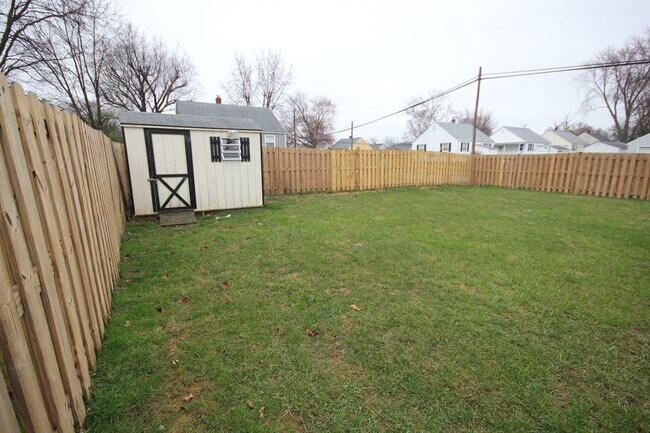 Building Photo - Renovated 2 Bedroom, 1 Bath Single-Family Home