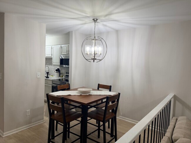 Building Photo - 808 Kendall Dr