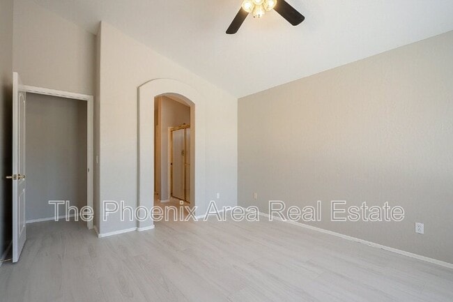 Building Photo - 1070 W Chilton Dr