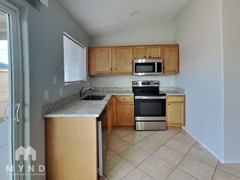 Building Photo - 14672 S Redondo Rd