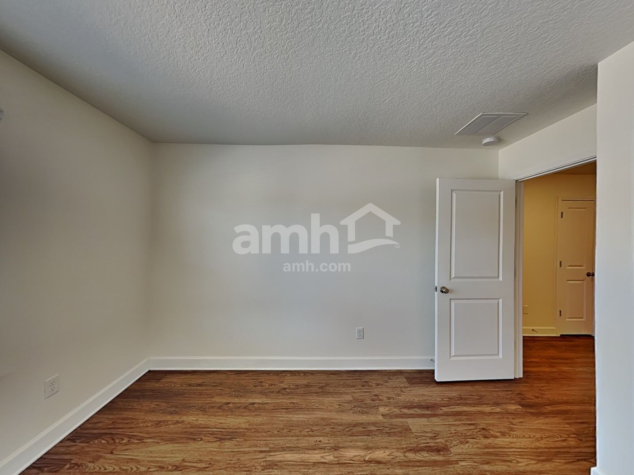 Building Photo - 3051 Creek Village Ln