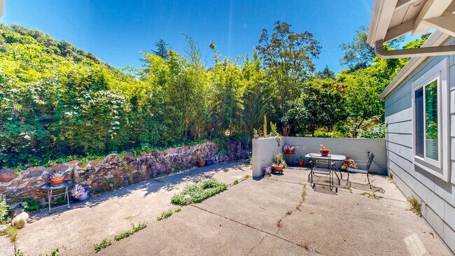 Building Photo - 4560 Sullivan Ct