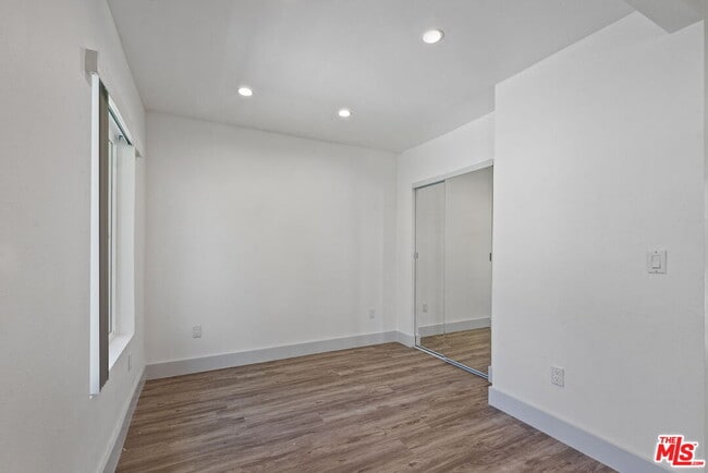 Building Photo - 6229 Sylvia Ave