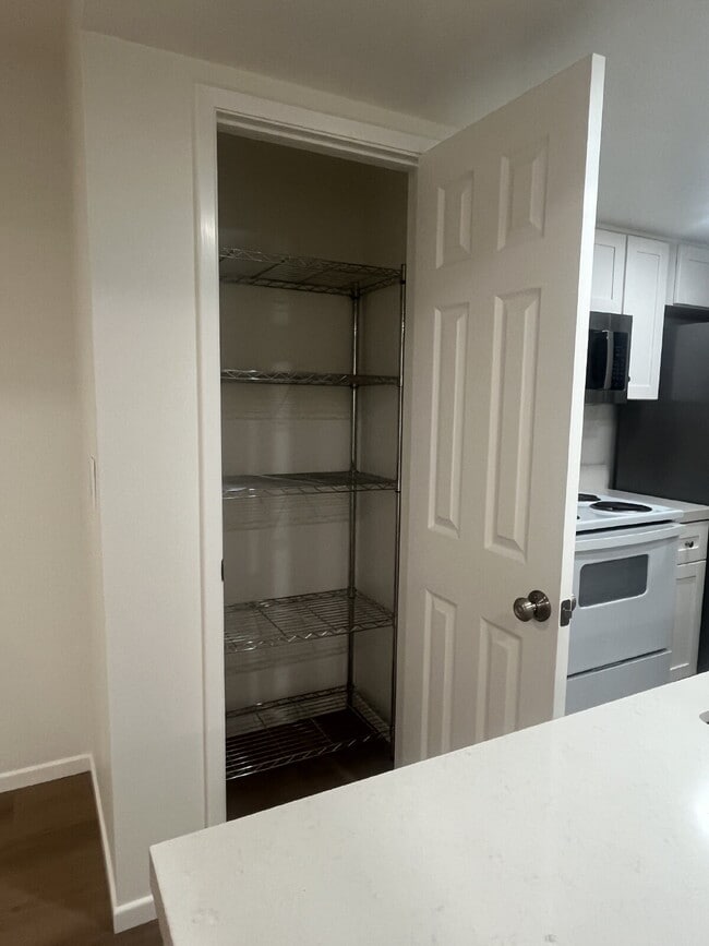 Building Photo - Charming 2-Bedroom Condo with Elegant Upgrades