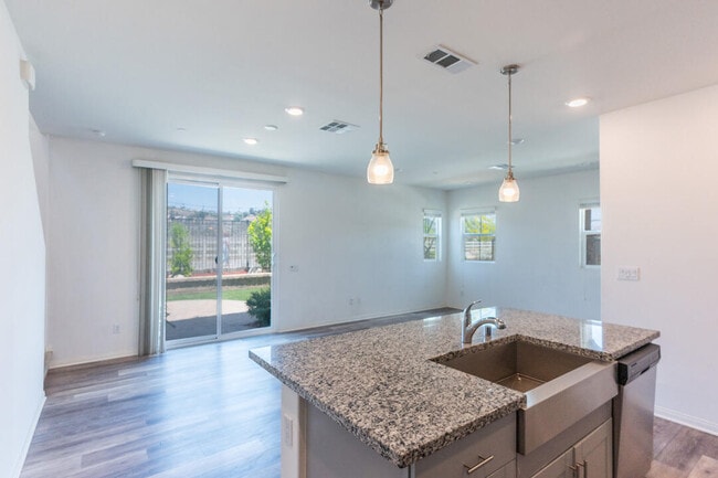 Building Photo - 27638 Sawtooth Ln