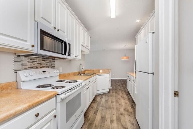 Building Photo - Beautiful town home in the quiet Towne Park community!!