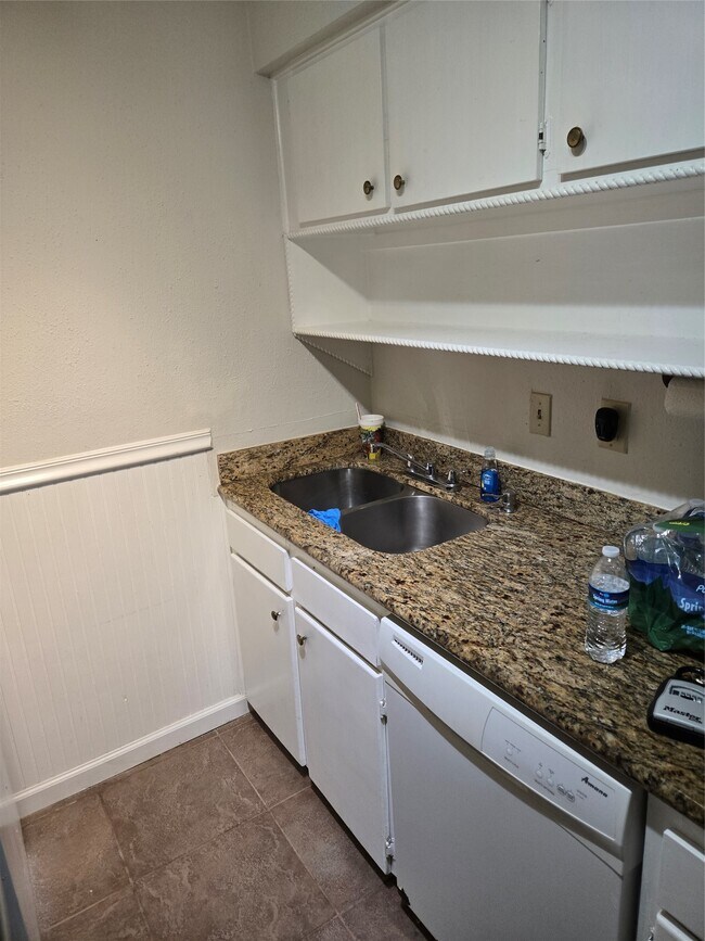 Building Photo - 5550 N Braeswood Blvd