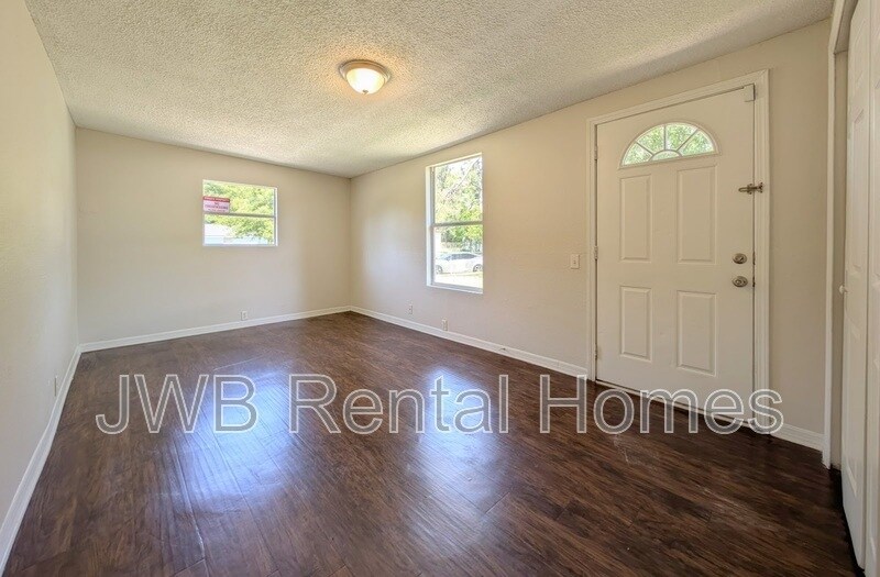 Building Photo - 2223 Eudine Dr W