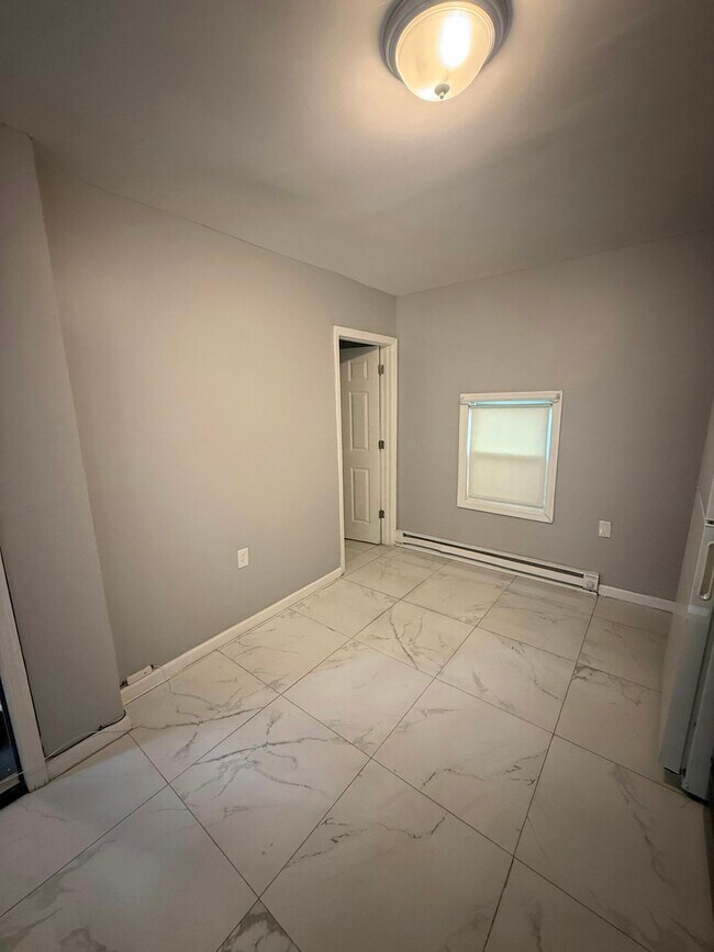 Building Photo - 188 Clinton St