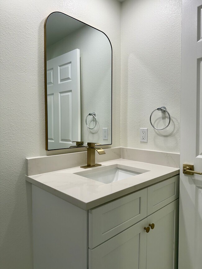 Building Photo - 156 N Boulevard of the Presidents