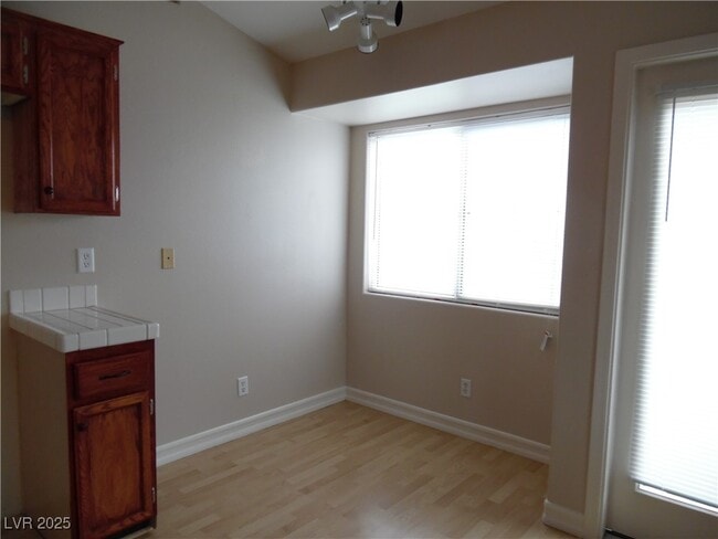 Building Photo - 9120 Dolente Ave