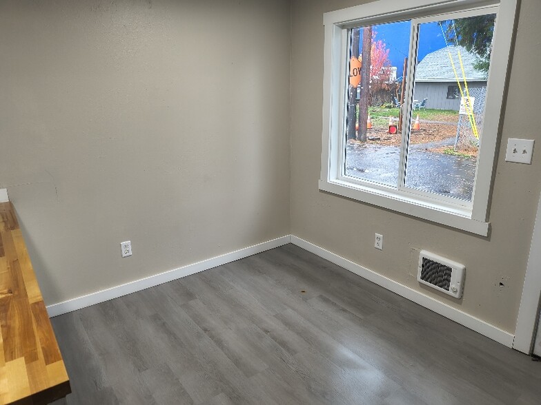 Building Photo - 9035 SE Division St