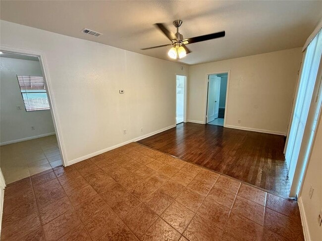 Building Photo - 1400 Justin Ln
