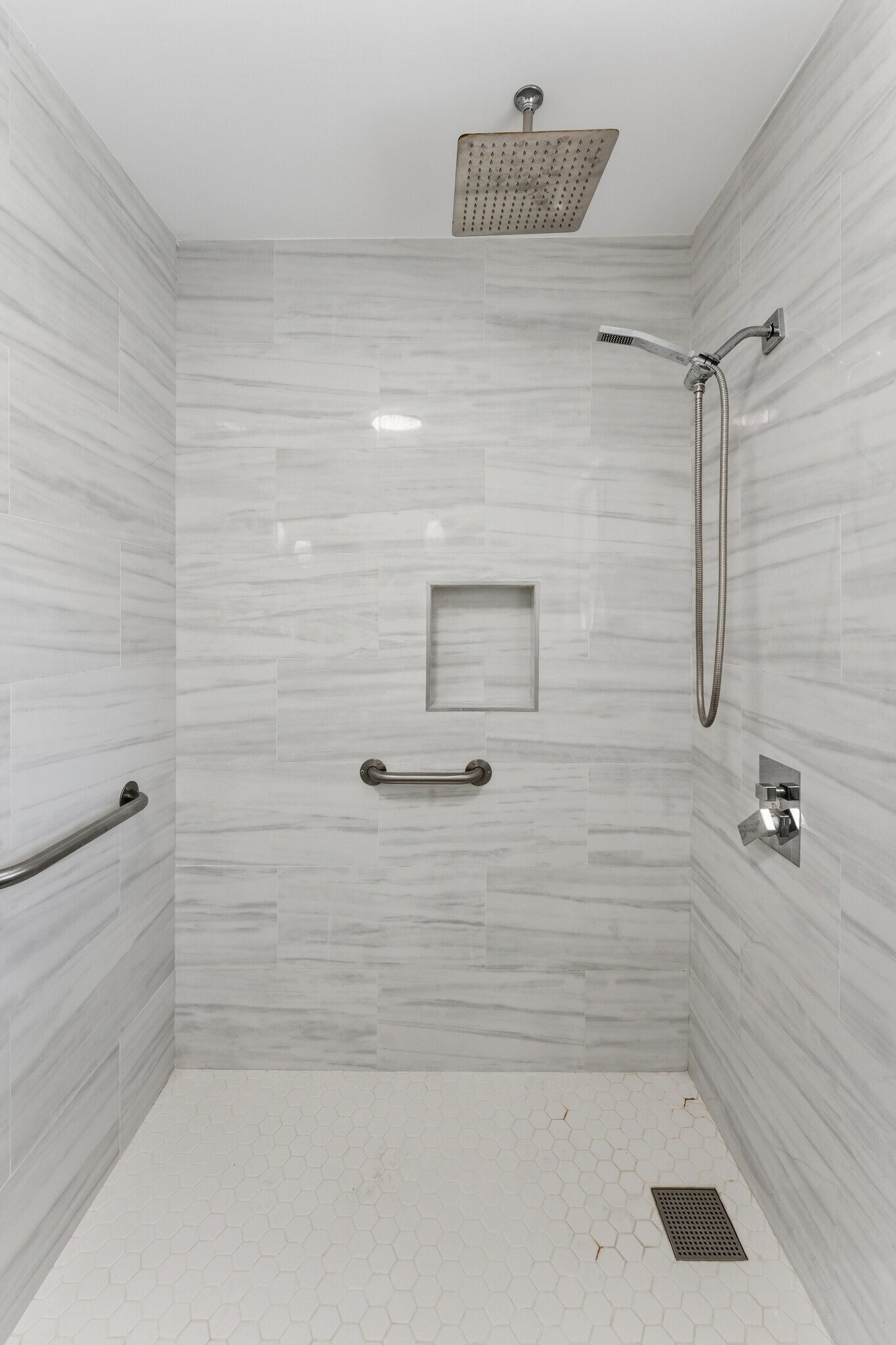 Building Photo - 824 S Holt Ave