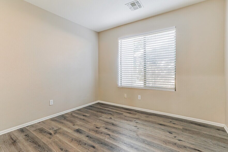 Building Photo - 4148 E Stratford Pl