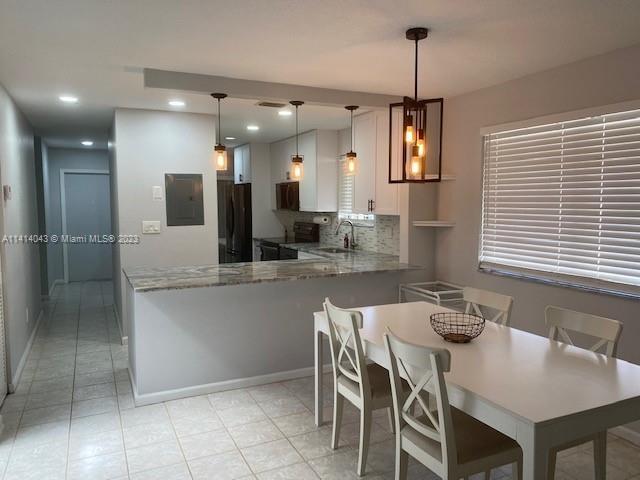 Building Photo - 12024 Royal Palm Blvd