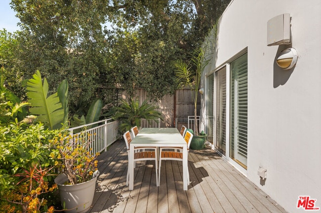 Building Photo - 7582 Mulholland Dr