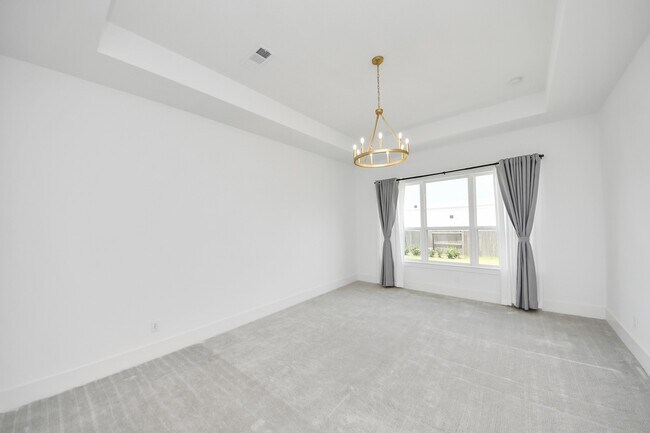 Building Photo - 10235 Forest Lake Dr