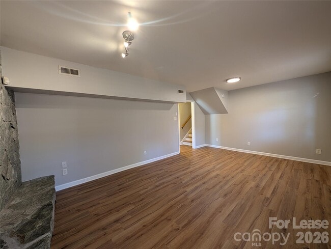 Building Photo - 3331 Donovan Pl