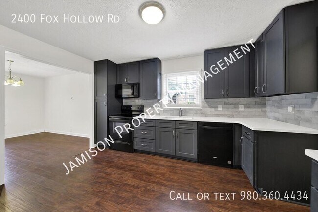 Building Photo - 2400 Fox Hollow Rd