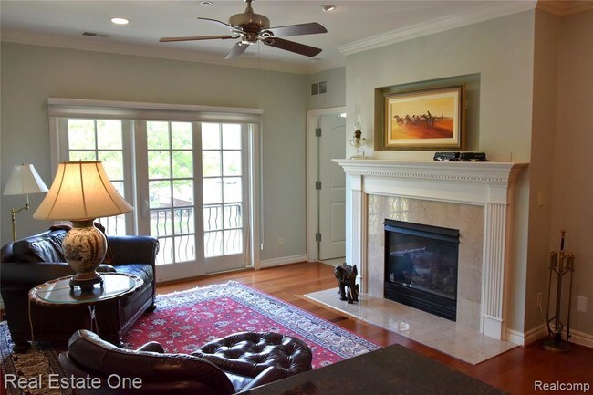 Building Photo - 202 Walnut Blvd