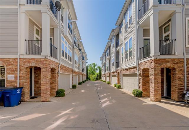 Building Photo - 2326 Stutz Dr