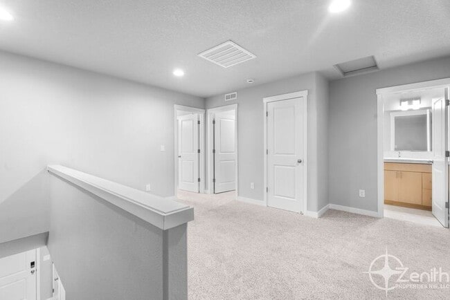 Building Photo - 4712 NE 37th Ct
