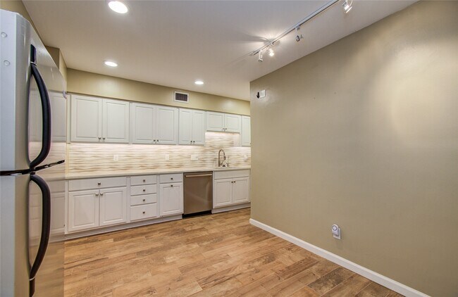 Building Photo - 2700 Bellefontaine St