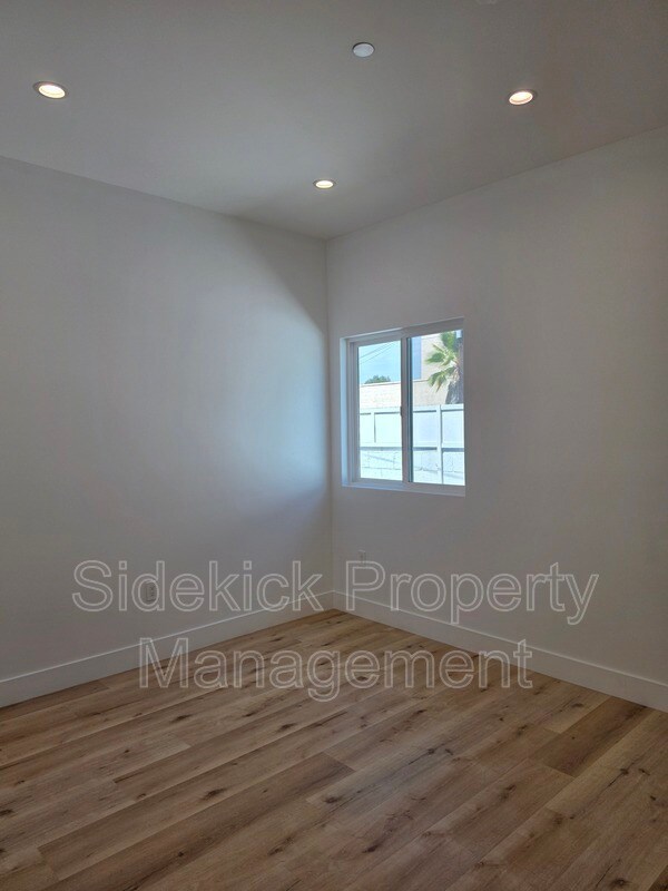 Building Photo - 432 W Garfield Ave