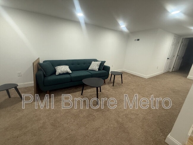 Building Photo - 1756 E North Ave