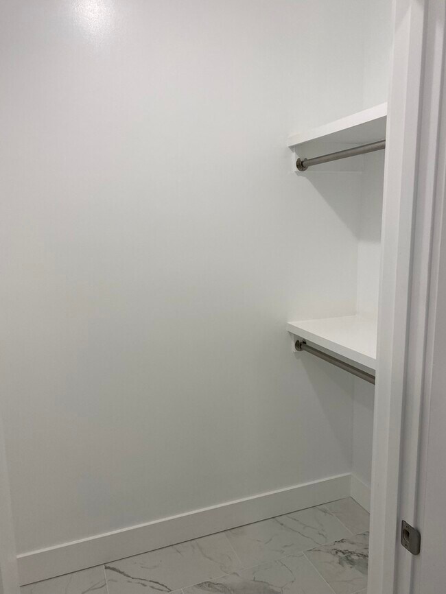 Building Photo - 133 Briarfield Ave