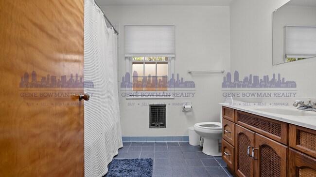 Building Photo - Dorothy