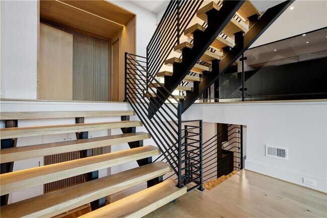 Building Photo - 1033 Reeder Cir NE