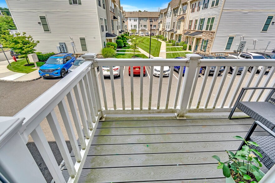 Building Photo - 605 Bayside Ct