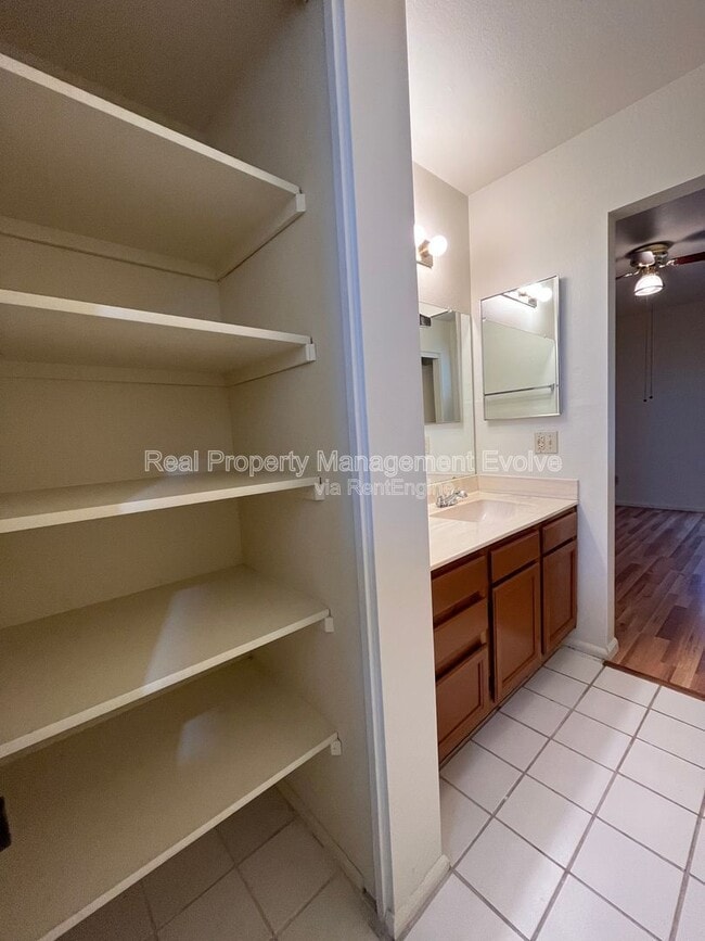 Building Photo - 10610 S 48th St