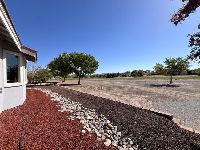 Building Photo - FANTASTIC 2 STORY HOME, 3 bedroom, 2.5 bat...