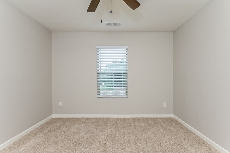 Building Photo - 517 Emporia Loop