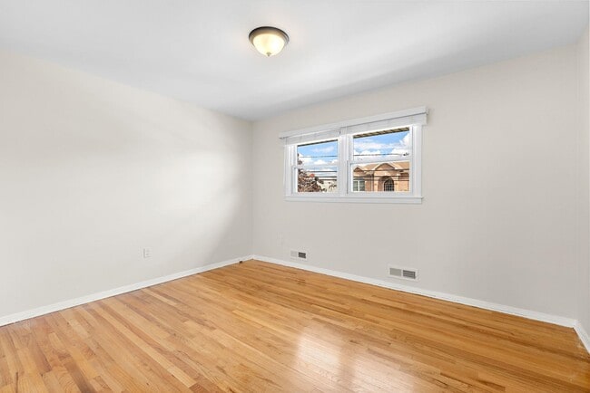 Building Photo - 689 9th St