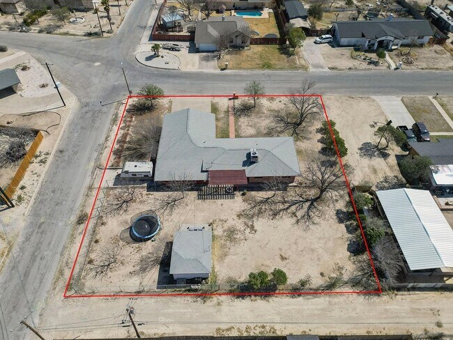Building Photo - 208 N Broadview St
