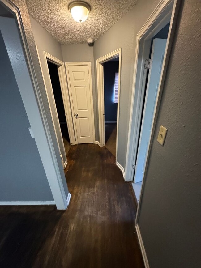 Building Photo - NEWLY RENOVATED 3 BEDROOM HOME