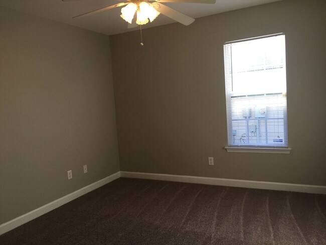 Building Photo - Charming 3BR/2BA Home with Open Split Floor Plan in Druid Oaks