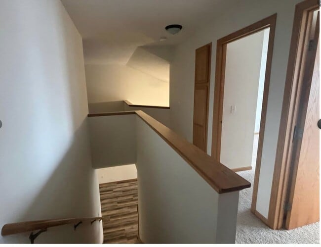 Building Photo - Great Location