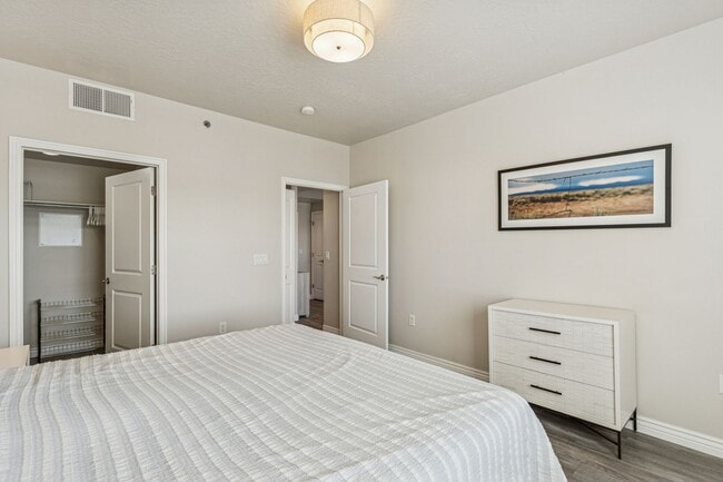 Building Photo - 5 S 500 W