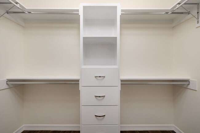 Building Photo - 3125 Fairway Dr
